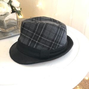 Black plaid fedora, OS